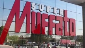 Fachada do Super Muffato.