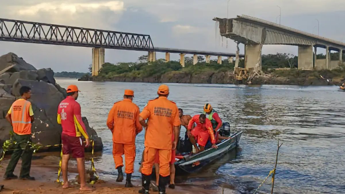 Reconstrução de ponte que desabou