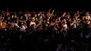 Torcedores do Sport Club Corinthians nas arquibancadas.