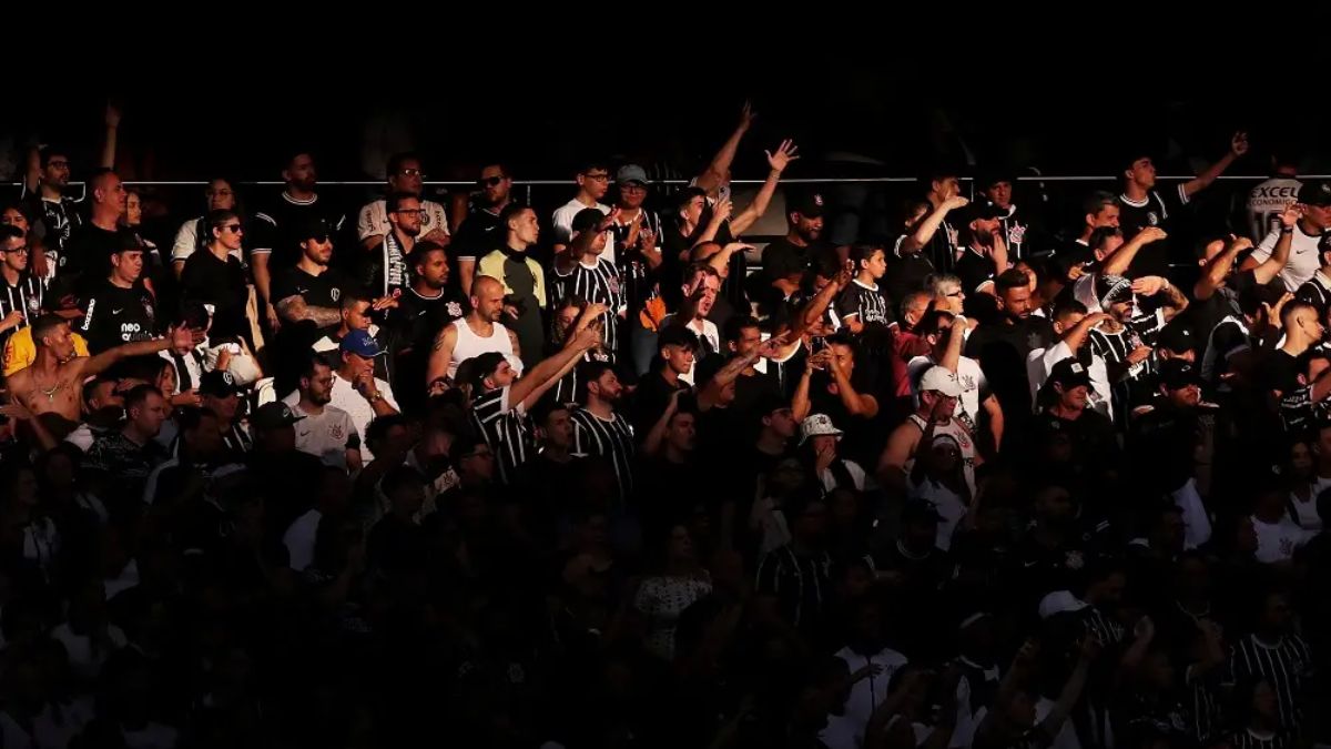 Torcedores do Sport Club Corinthians nas arquibancadas.