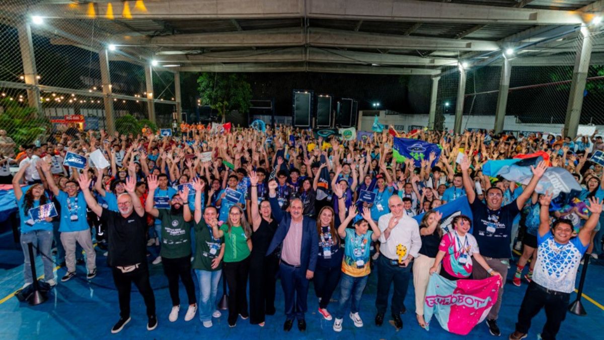 Participantes do Torneio SESI de Robótica.
