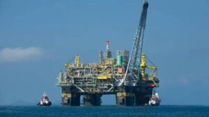 Plataforma de petróleo. Arrecadação do Pré-Sal supera bilhões