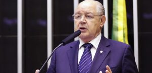Deputado Hauly que concedeu a entrevista sobre as relações Brasil e Estados Unidos.