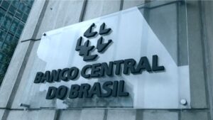 Entenda a origem do Banco Central do Brasil, sua evolução e suas principais funções na economia, incluindo o controle da inflação e a emissão da moeda.