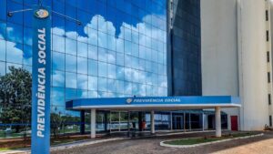 Imagem da sede da Previdência Social. Bancos reagem a teto de juros do crédito consignado do INSS