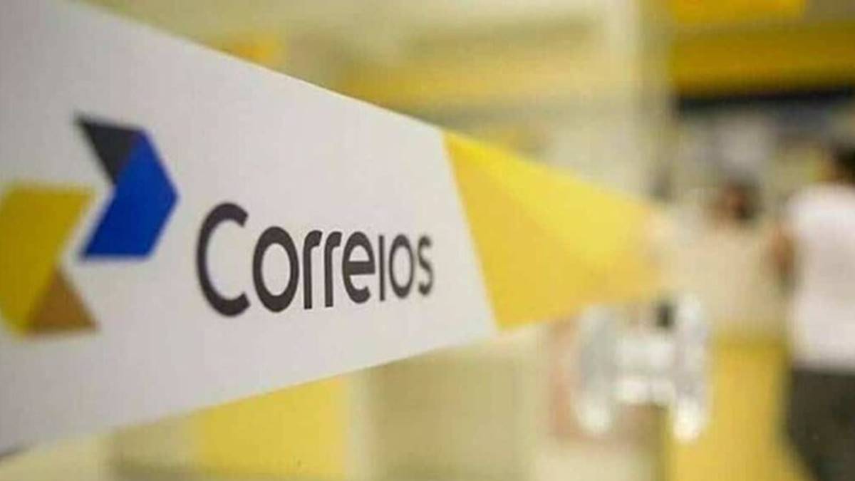 Crise financeira dos Correios acumula prejuízo bilionário e causa atrasos em entregas e planos de saúde dos funcionários.