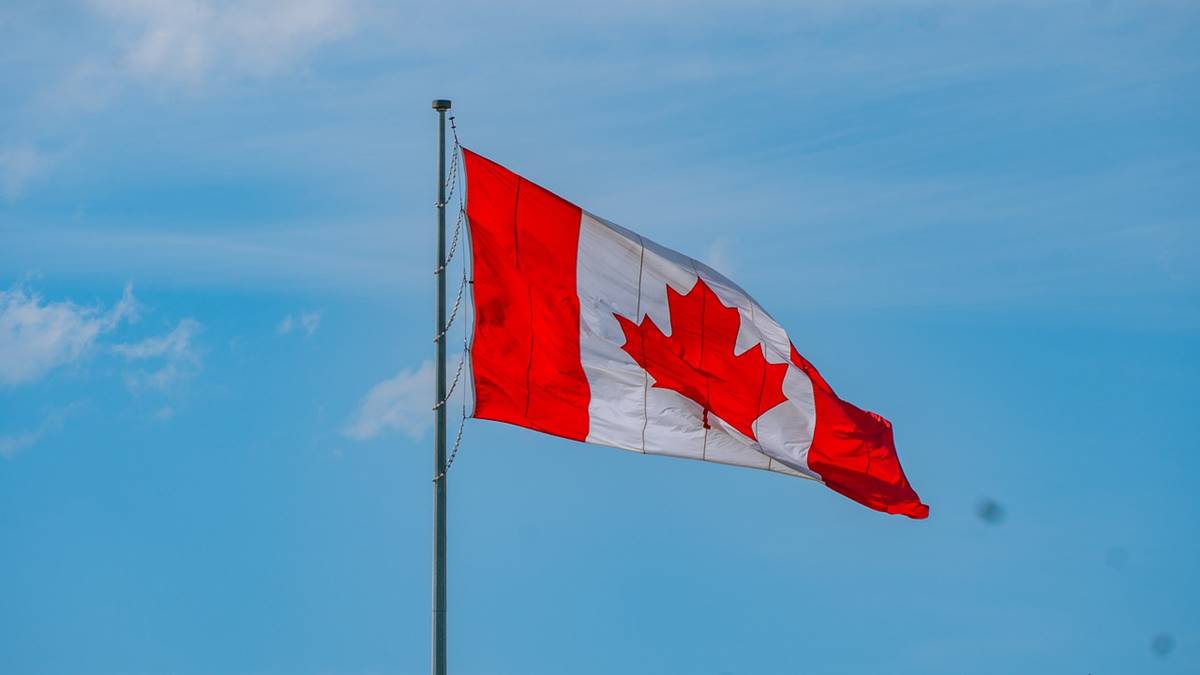 Bandeira trêmula do Canadá. Canadá cogita tarifa sobre produtos dos EUA