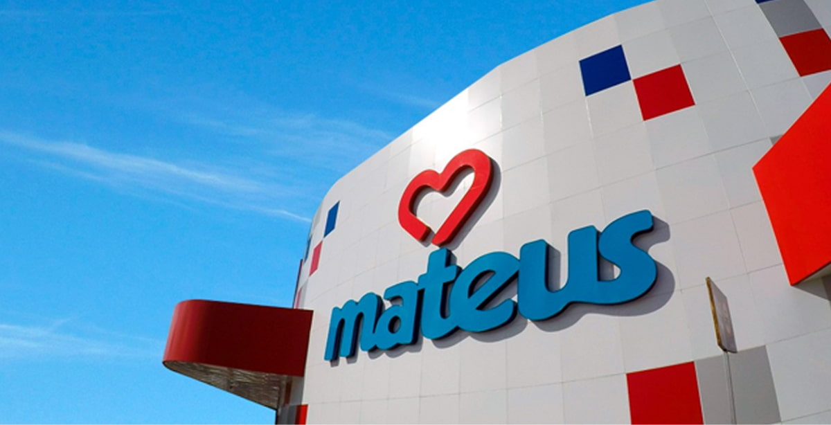 Fachada de uma unidade do Grupo Mateus, representando sua expansão no varejo e a cotação das ações do Grupo Mateus na Bolsa.