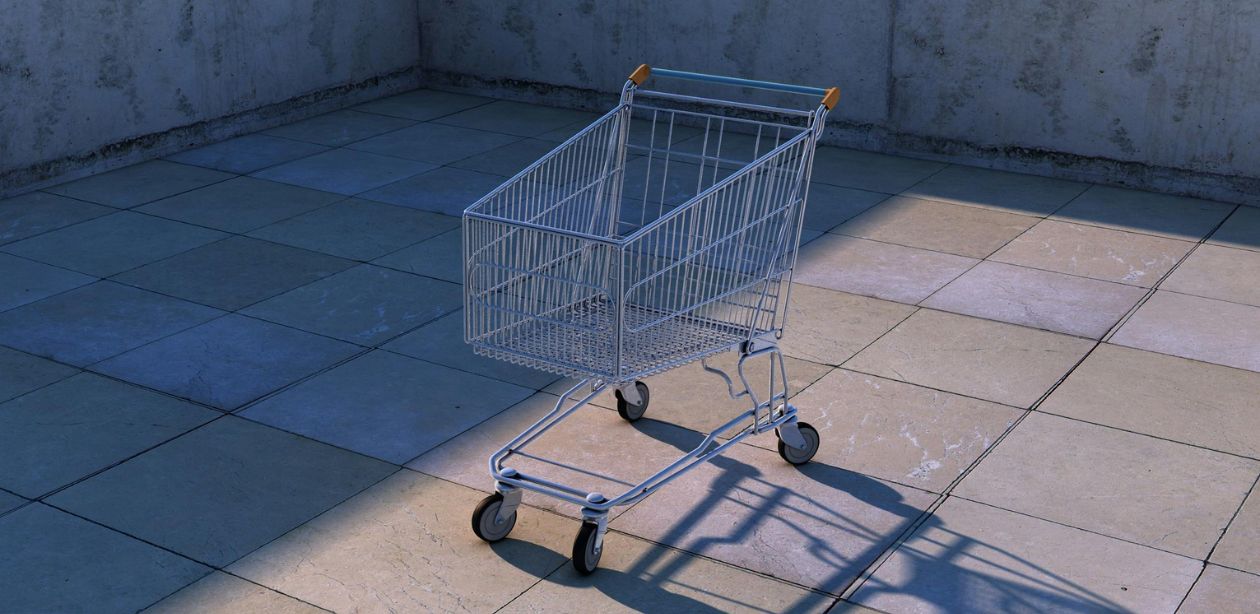 alto preço dos alimentos representado por um carrinho de supermercado vazio em um ambiente externo.