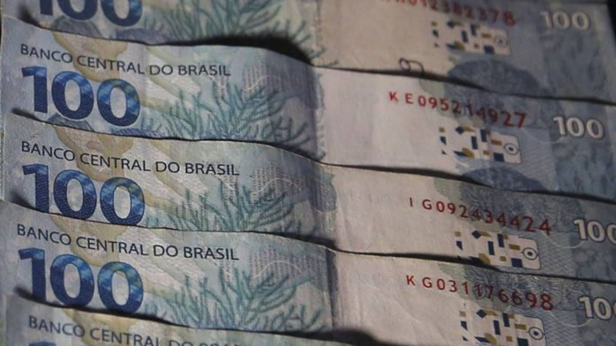 Notas de R$ 100. Fazenda e Receita lançam programa de negociação de dívidas de grandes corporações