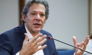 Ministro da Fazenda, Fernando Haddad, durante café da manhã com jornalistas. Haddad anuncia medidas judiciais contra golpes sobre o Pix