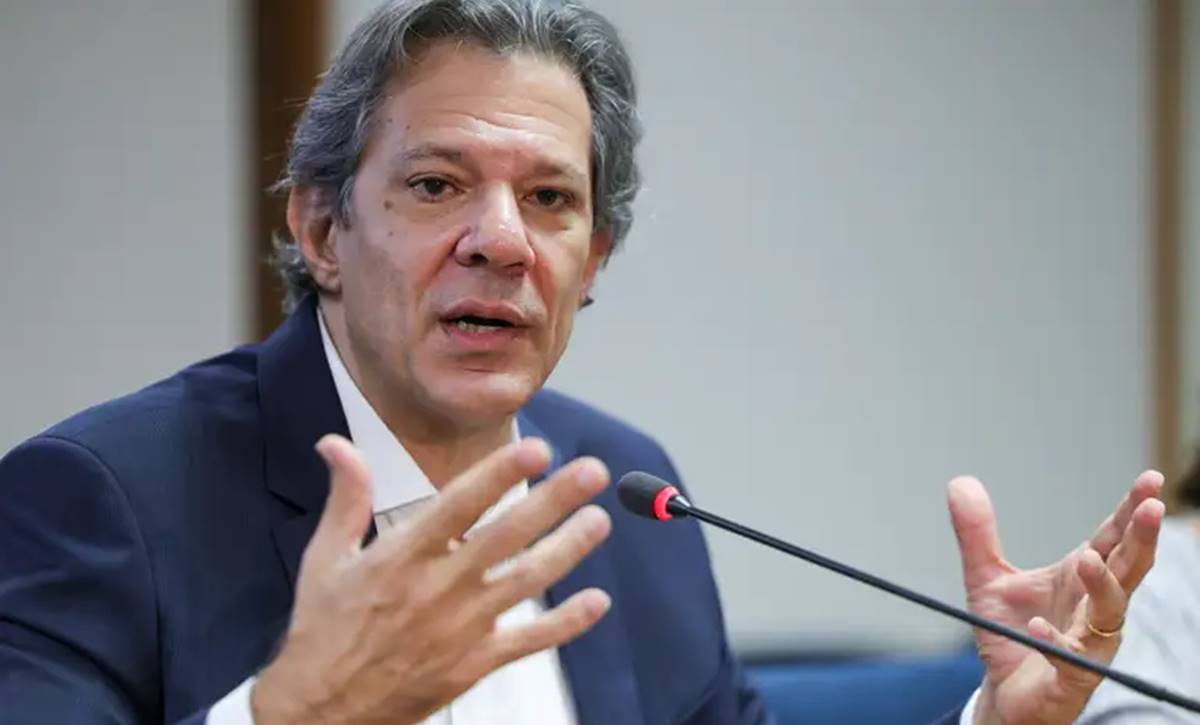 Ministro da Fazenda, Fernando Haddad, durante café da manhã com jornalistas. Haddad anuncia medidas judiciais contra golpes sobre o Pix