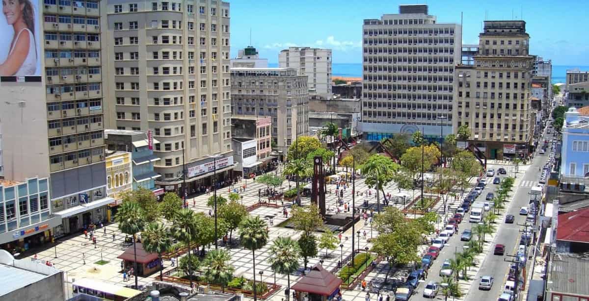 Vista aérea da Praça do Ferreira em Fortaleza, área central que será revitalizada como parte dos incentivos para o Centro de Fortaleza.
