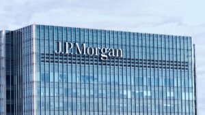 Imagem de prédio da JPMorgan. JPMorgan anuncia retirada de aliança de bancos