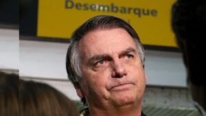 Bolsonaro continua proibido de viajar após decisão do STF. A restrição pode ser revertida? Veja o que pesa contra o ex-presidente e o que vem agora.