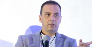 José Luiz Miranda, CEO da DCDN, fala sobre energia emergencial no Ceará em evento.