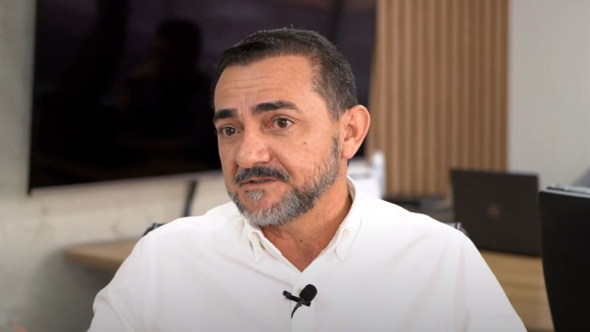 Imagem de José Roberto Nogueira para ilustrar uma matéria jornalística sobre a Brisanet. José Roberto Nogueira começou como vendedor ambulante e hoje está na lista da Forbes, liderando a Brisanet no setor de telecomunicações.