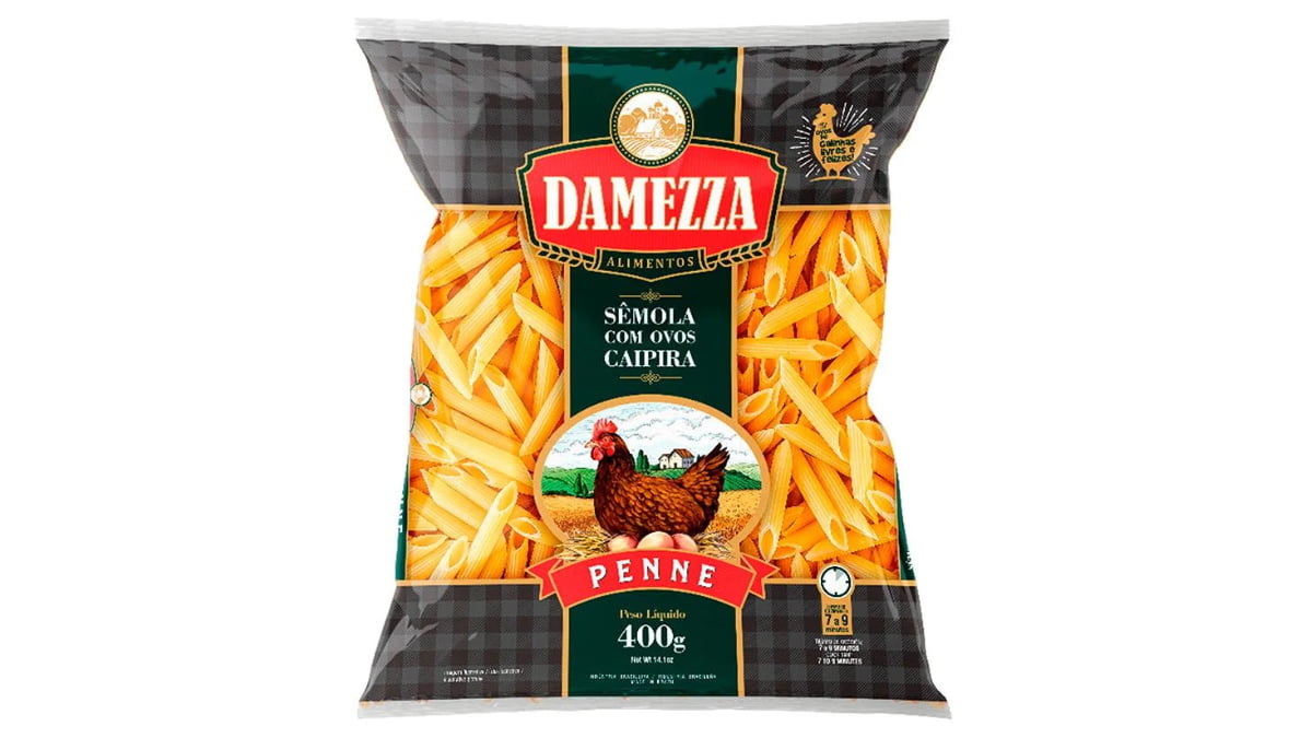 Embalagem do macarrão penne com sêmola e ovos caipira do Grupo Damezza, em pacote de 400g.