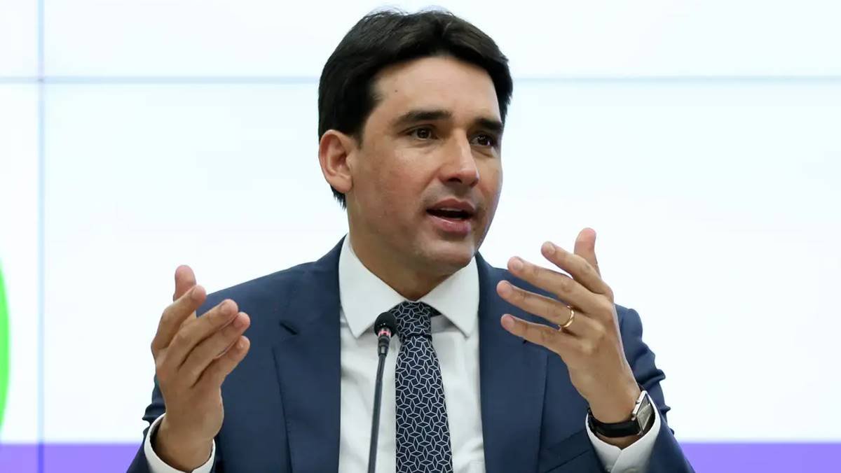 Imagem de Silvio Costa Silva, ministro de Portos e Aeroportos. Ministro de Portos e Aeroportos comenta possível aumento das passagens aéreas com fusão entre Azul e Gol