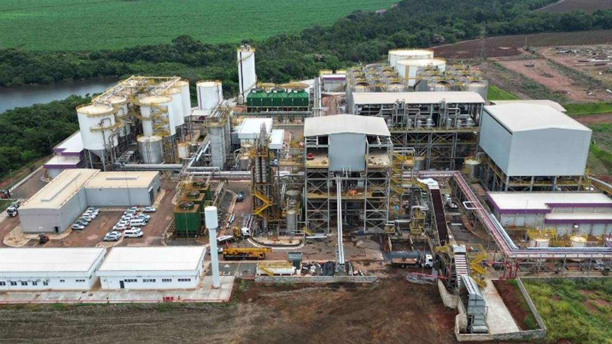 Imagem de indústria da Raízen. Queda da Raízen alcança quase 50% em um ano