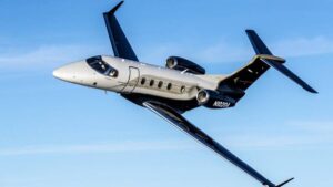 Imagem de avião da Embraer. Resultados da Embraer são divulgados na CVM