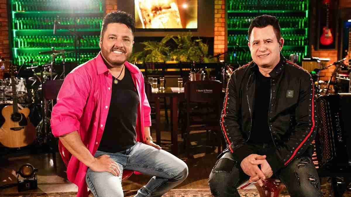 Imagem da dupla sertaneja de Bruno e Marrone para ilustrar uma matéria jornalística sobre o Réveillon de São Paulo.