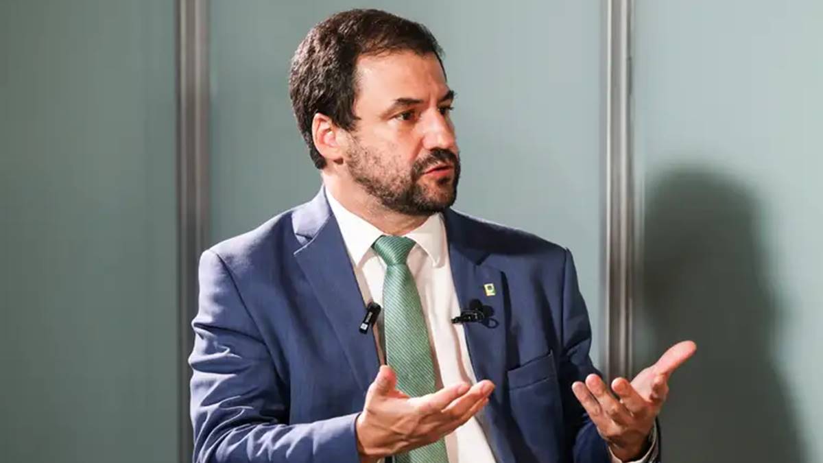 Secretário de politicas digitais da Secom, João Brant, concede entrevista exclusiva aos veículos da EBC. Nesta terça (7/1/25), ele reagiu a aliança entre Meta e Trump