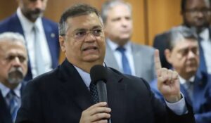 Imagem de Flávio Dino, ministro do STF. Suspensão de emendas para ONGs sem transparência
