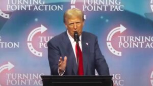 Imagem de Trump em cerimônia de posse. Trump formaliza saída dos EUA do Acordo de Paris