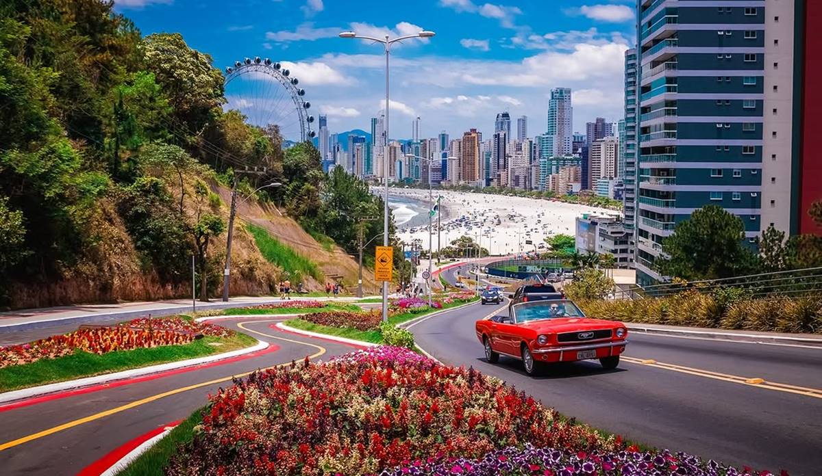 Vista da cidade de Balneário Camboriú, em Santa Catarina. Veja as cidades com mais turistas no Réveillon