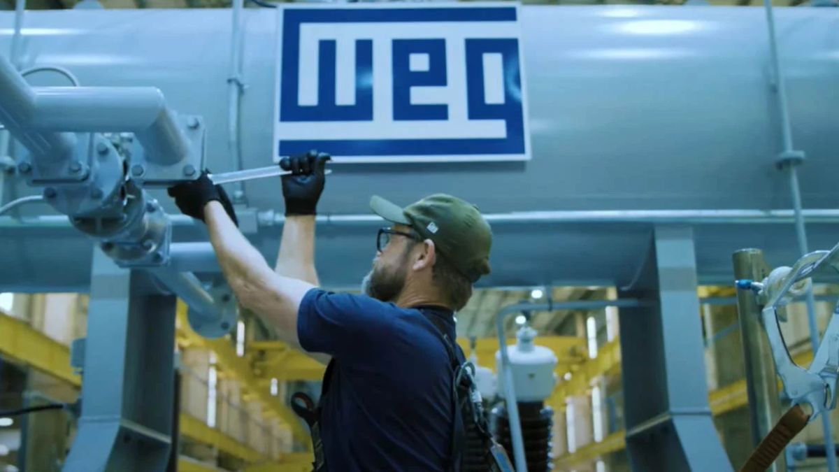 A WEG teve lucro de R$ 6 bilhões em 2024, cresceu 5,4% e superou a Ambev na B3. Novo CEO, Alberto Kuba, assumiu em abril.