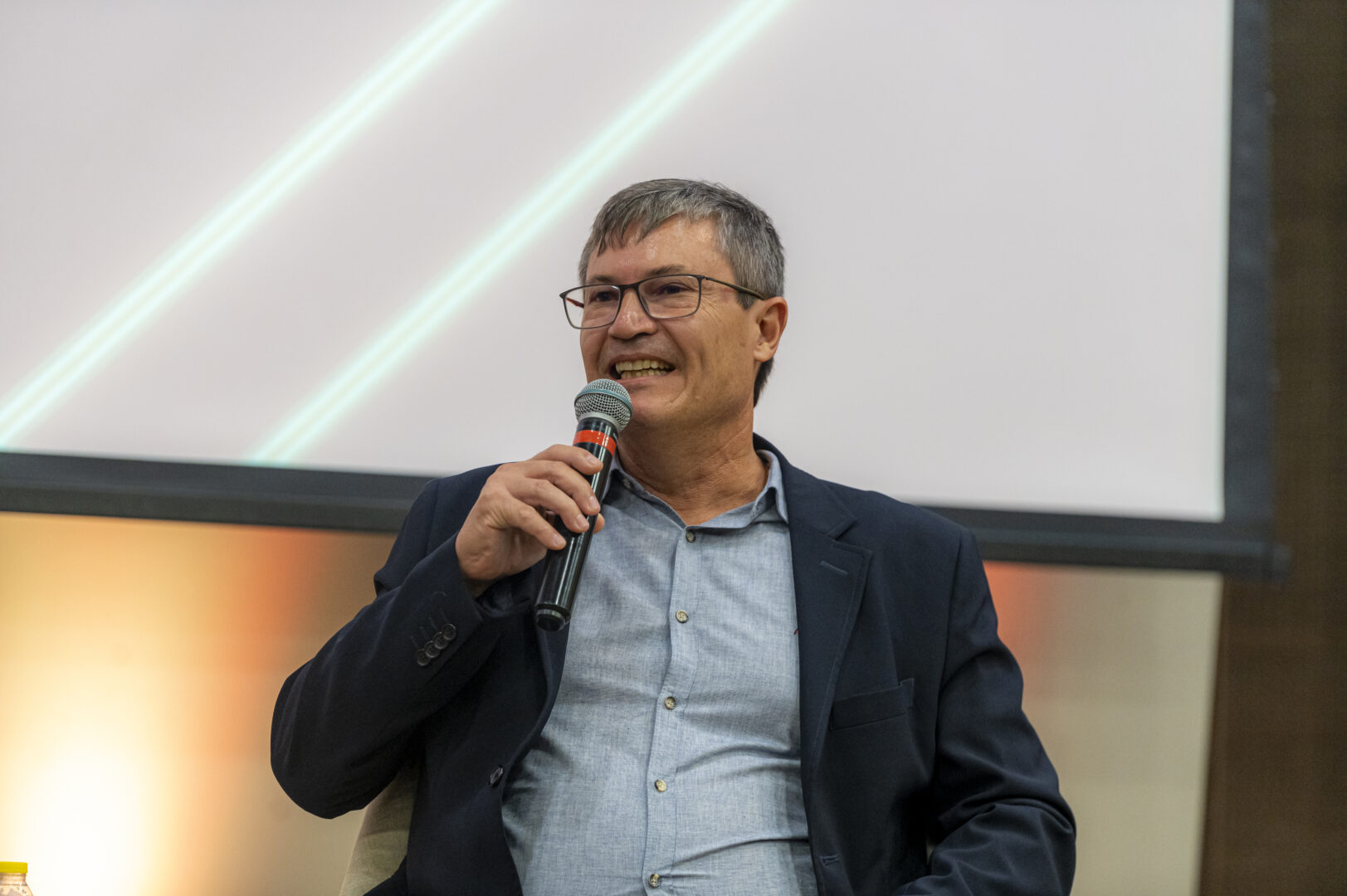 Fábio Régis de Albuquerque, engenheiro agrônomo, em evento discutindo práticas sustentáveis na produção de banana no Ceará.