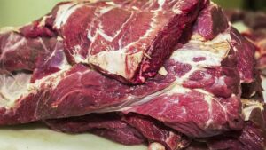 Imagem de carne crua. frigoríficos brasileiros são autorizados a exportar para o Peru