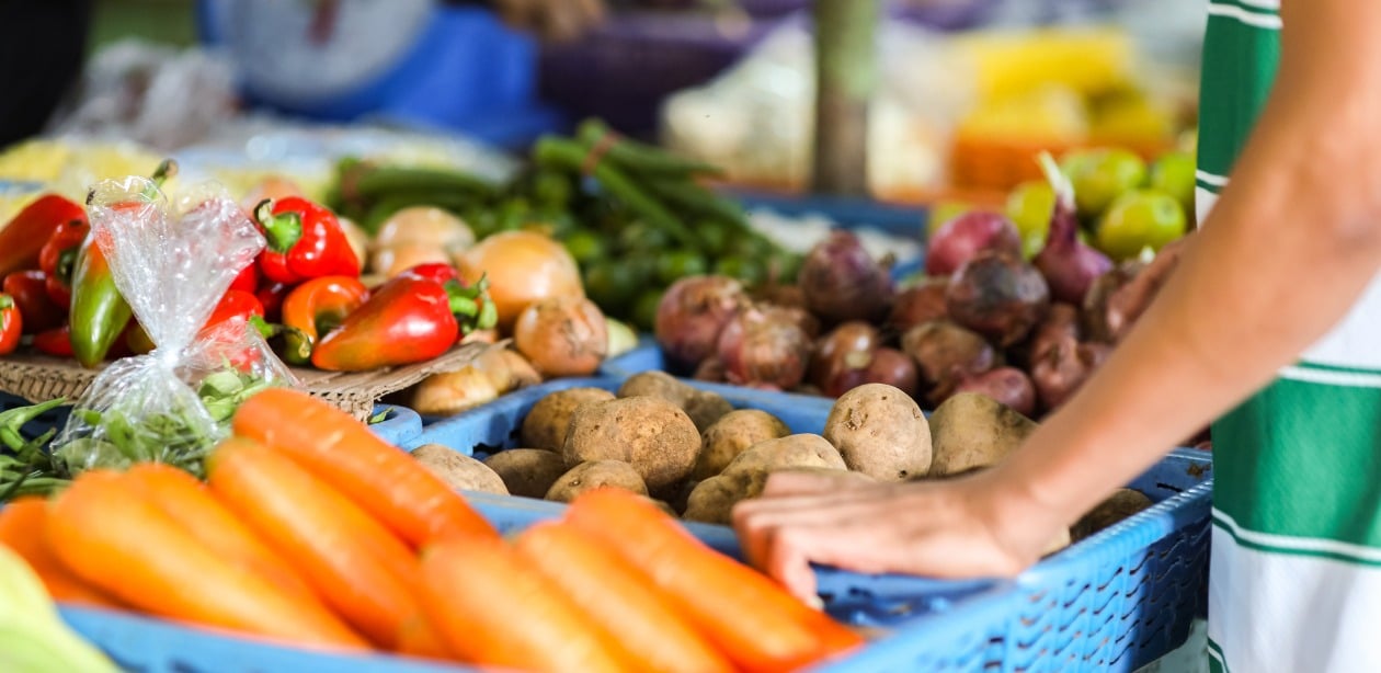 Inflação dos alimentos desacelera no mês de fevereiro de 2025.