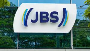 Fachada de unidade de empresa JBS. Acordo da JBS nos EUA fixa valor milionário para empresa desembolsar