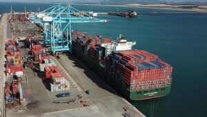 Balança comercial tem saldo positivo de US$ 6,48 bi em maio, com destaque para exportações da indústria de transformação, agropecuária e extrativa.