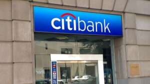 O Citigroup depositou US$ 81 trilhões por engano na conta de um cliente. O erro foi corrigido rapidamente, mas expôs falhas operacionais do banco.