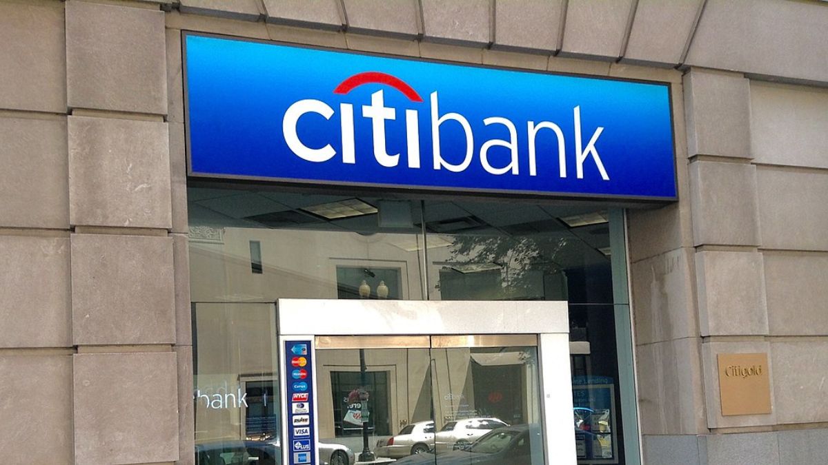 O Citigroup depositou US$ 81 trilhões por engano na conta de um cliente. O erro foi corrigido rapidamente, mas expôs falhas operacionais do banco.