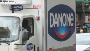 A Danone registrou crescimento de 4,7% no quarto trimestre, impulsionada pela demanda na América do Norte e pela alta nas vendas de produtos proteicos.