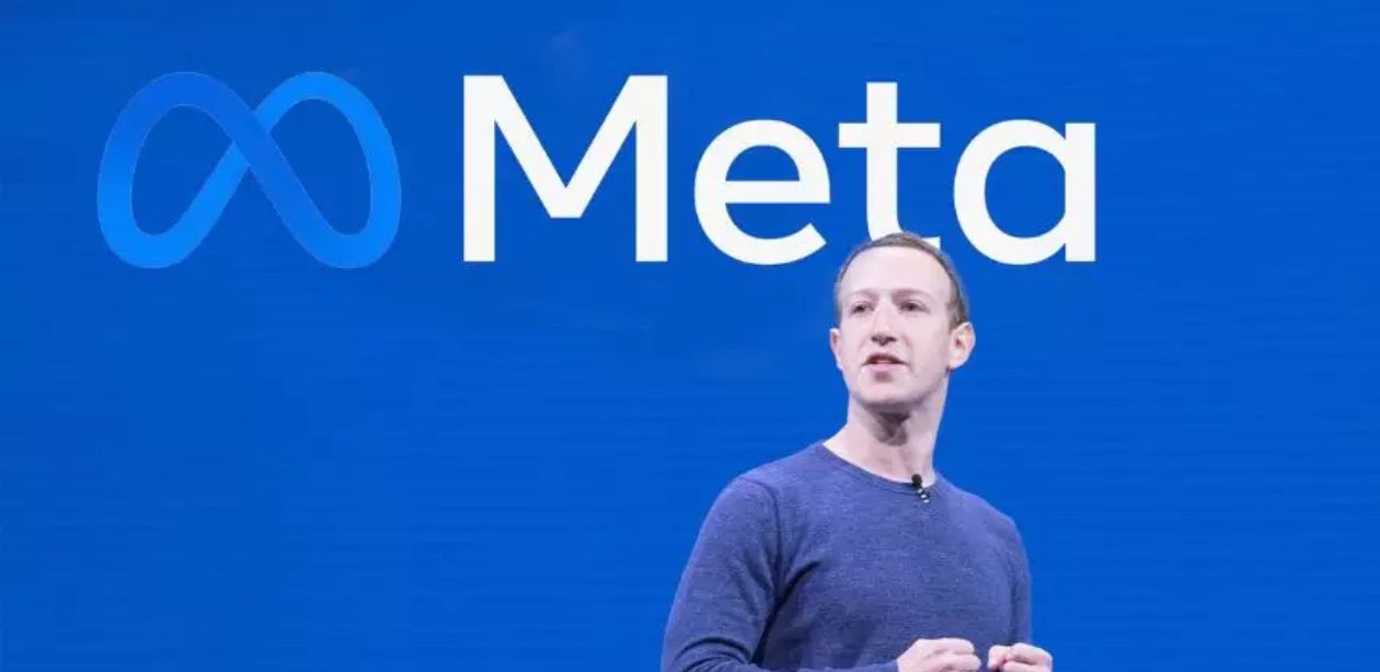 A imagem mostra o CEO da Meta, Mark Zuckerberg e ao fundo, o logo da Meta, simbolizando as demissões em massa na Meta.
