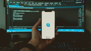 Fim do Skype: serviço será desativado em maio. Usuários poderão migrar para o Teams sem perder contatos e mensagens. Saiba mais.