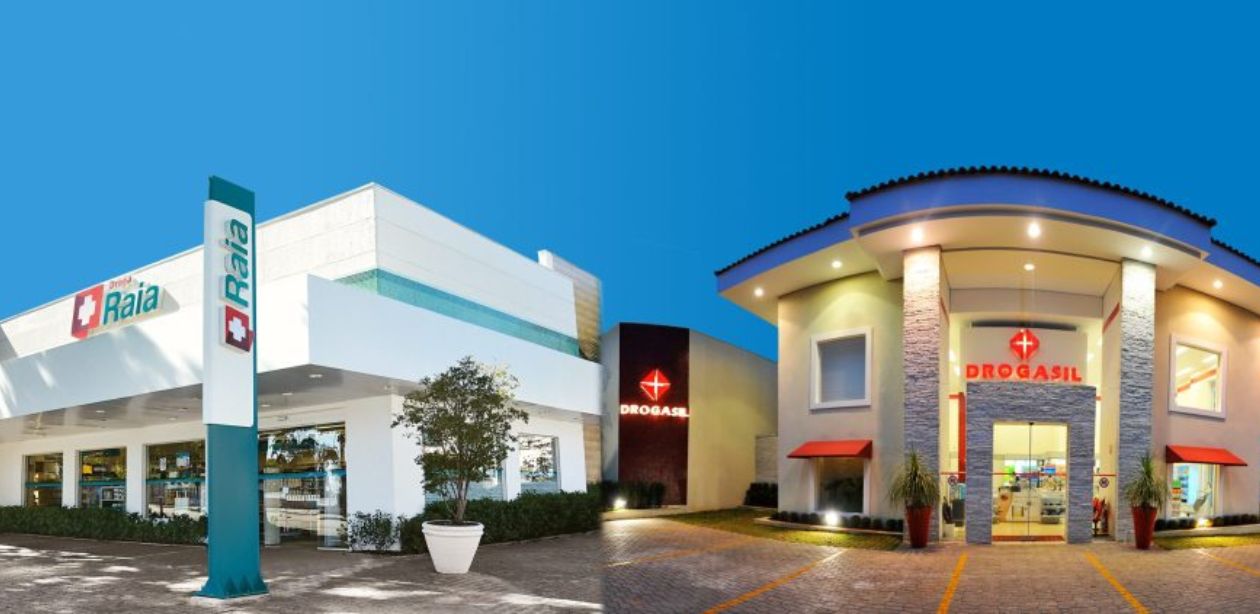 A imagem mostra uma colagem das fachadas das lojas da RD Saúde, Drogasil e da Drogaria Raia.