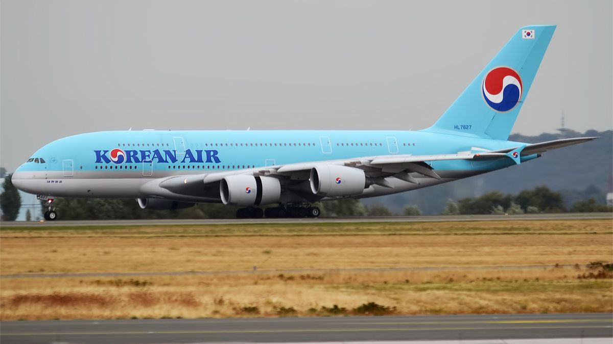 A Korean Air superou a Qatar Airways e foi eleita a melhor companhia aérea de 2025, destacando-se pelo conforto e inovação no setor.