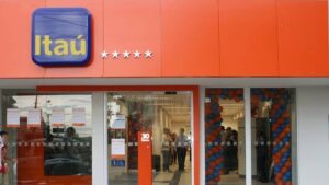 Imagem de agência do Itaú. Lucro do Itaú no quarto trimestre de 2024 é anunciado