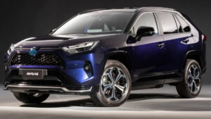 Novo Toyota RAV4 híbrido 2025 na cor azul, modelo plug-in com design moderno e detalhes esportivos.