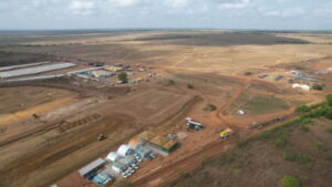 Vista aérea do Complexo Fotovoltaico Arapuá, da Kroma Energia, em fase de construção na cidade de Jaguaruana, no Vale do Jaguaribe, Ceará.