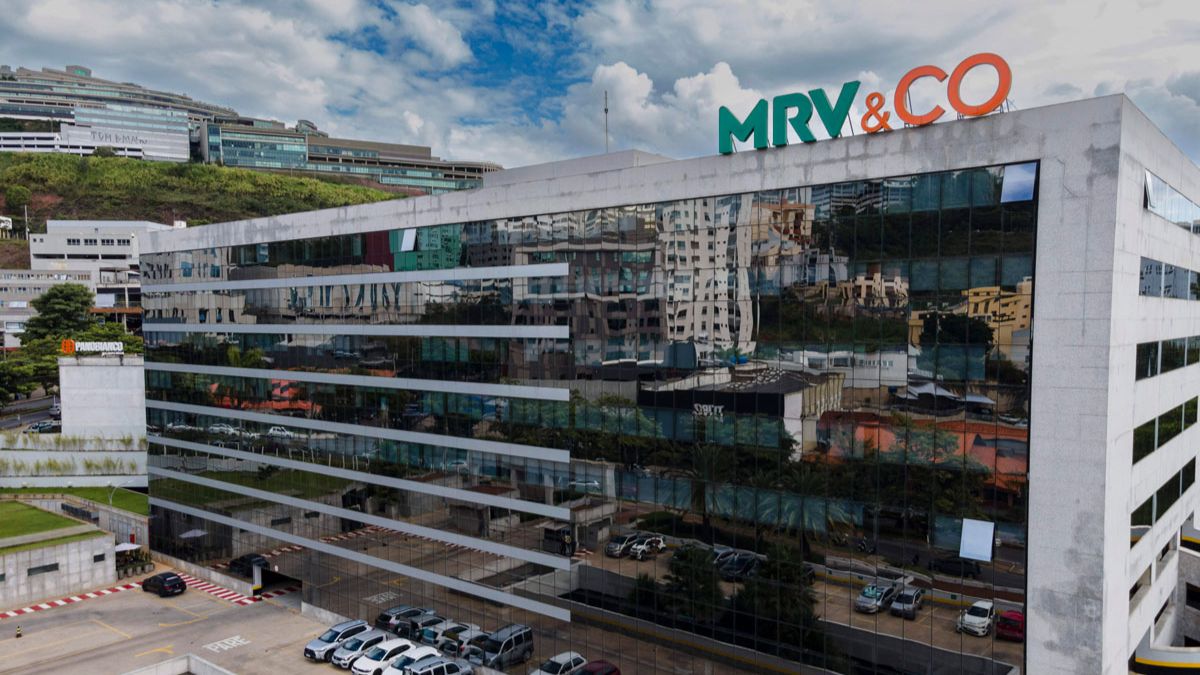 MRV&Co registra prejuízo de R$262,9 milhões no trimestre, impactada pela Resia nos EUA, mas mantém lançamentos no Brasil e aposta na venda de ativos.