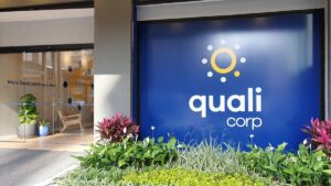 Qualicorp teve lucro ajustado de R$ 14,5 mi e dívida líquida caiu 25,8% no 1º trimestre de 2025, com queda no Ebitda e receita.