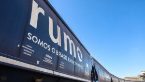 Com baixa contábil e despesas em alta, o prejuízo da Rumo reverteu o lucro do ano anterior. Confira os números do balanço trimestral.