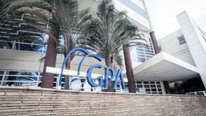O prejuízo da GPA cresceu no 4T24, superando R$ 1 bi. Mesmo com receita maior, mercado reagiu negativamente e ações despencaram.